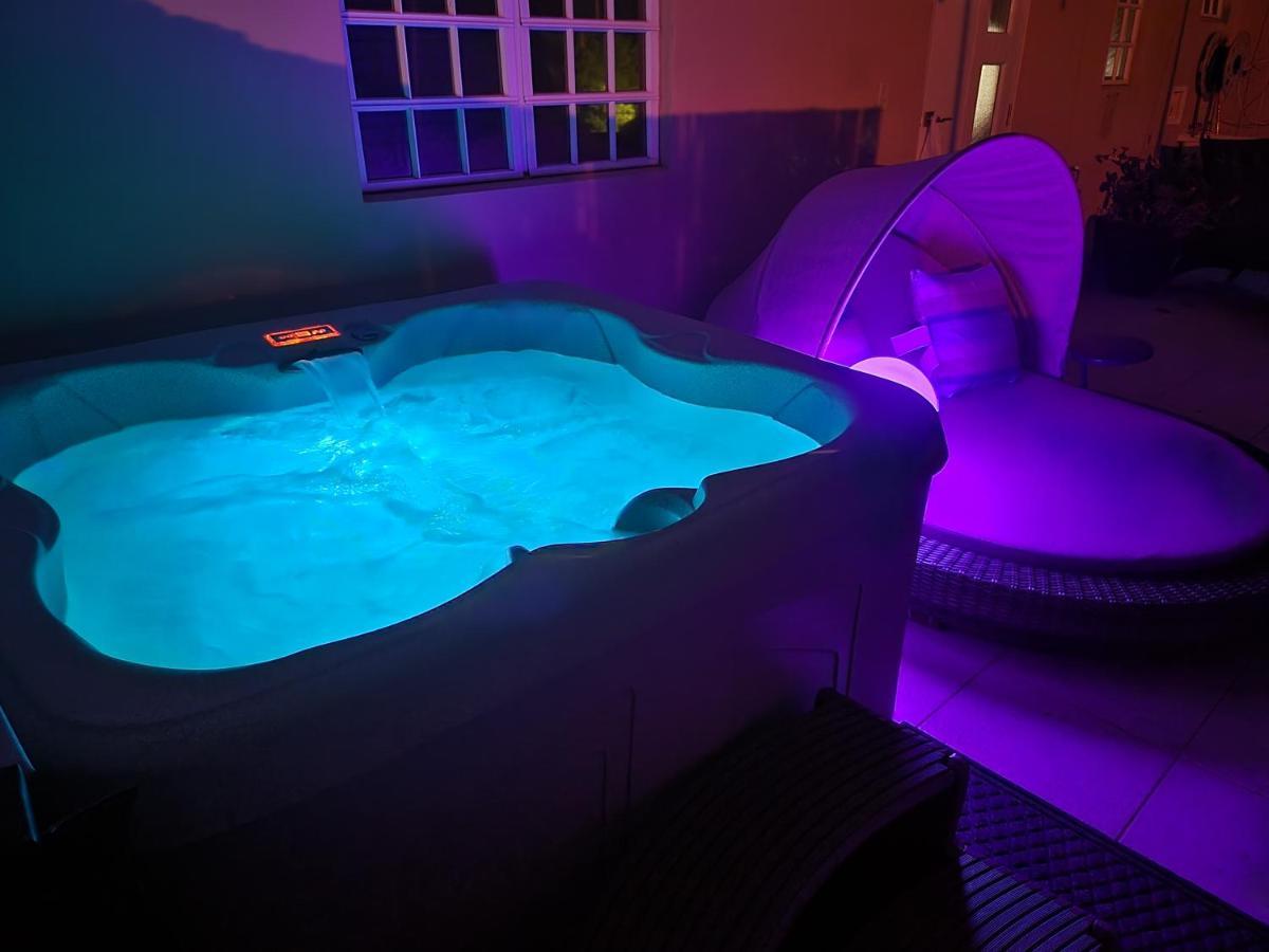 Luxury Retreat With Private Jacuzzi And Mountain Views Free Parking Leilighet Ponce Eksteriør bilde