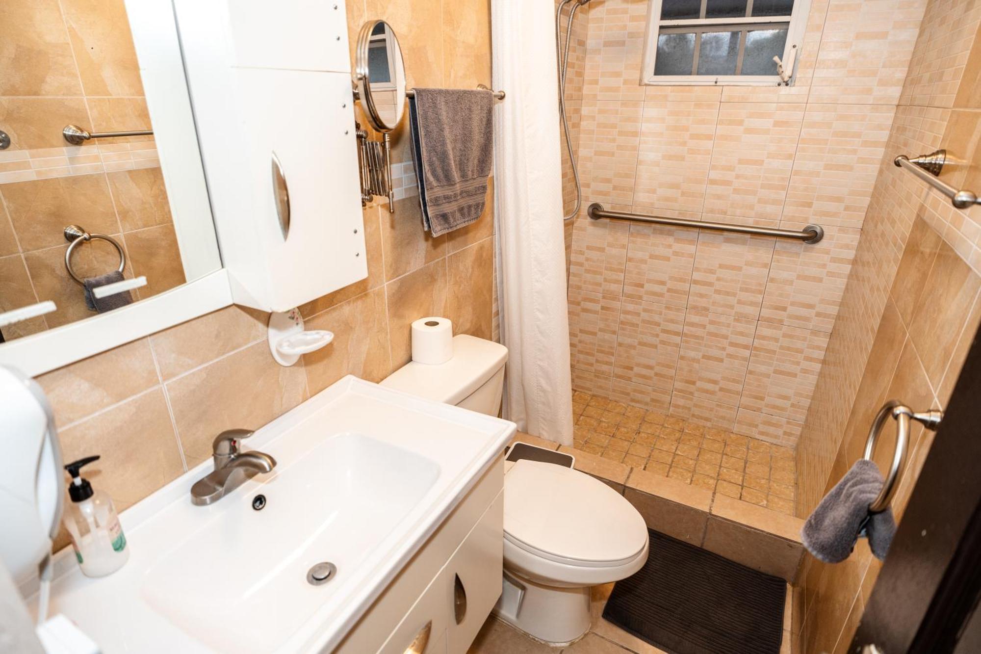 Luxury Retreat With Private Jacuzzi And Mountain Views Free Parking Leilighet Ponce Eksteriør bilde