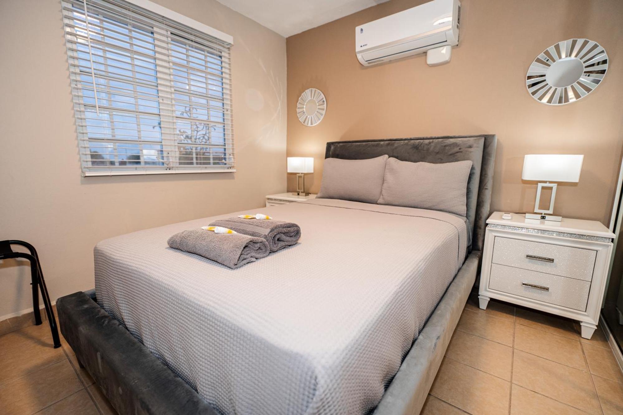 Luxury Retreat With Private Jacuzzi And Mountain Views Free Parking Leilighet Ponce Eksteriør bilde