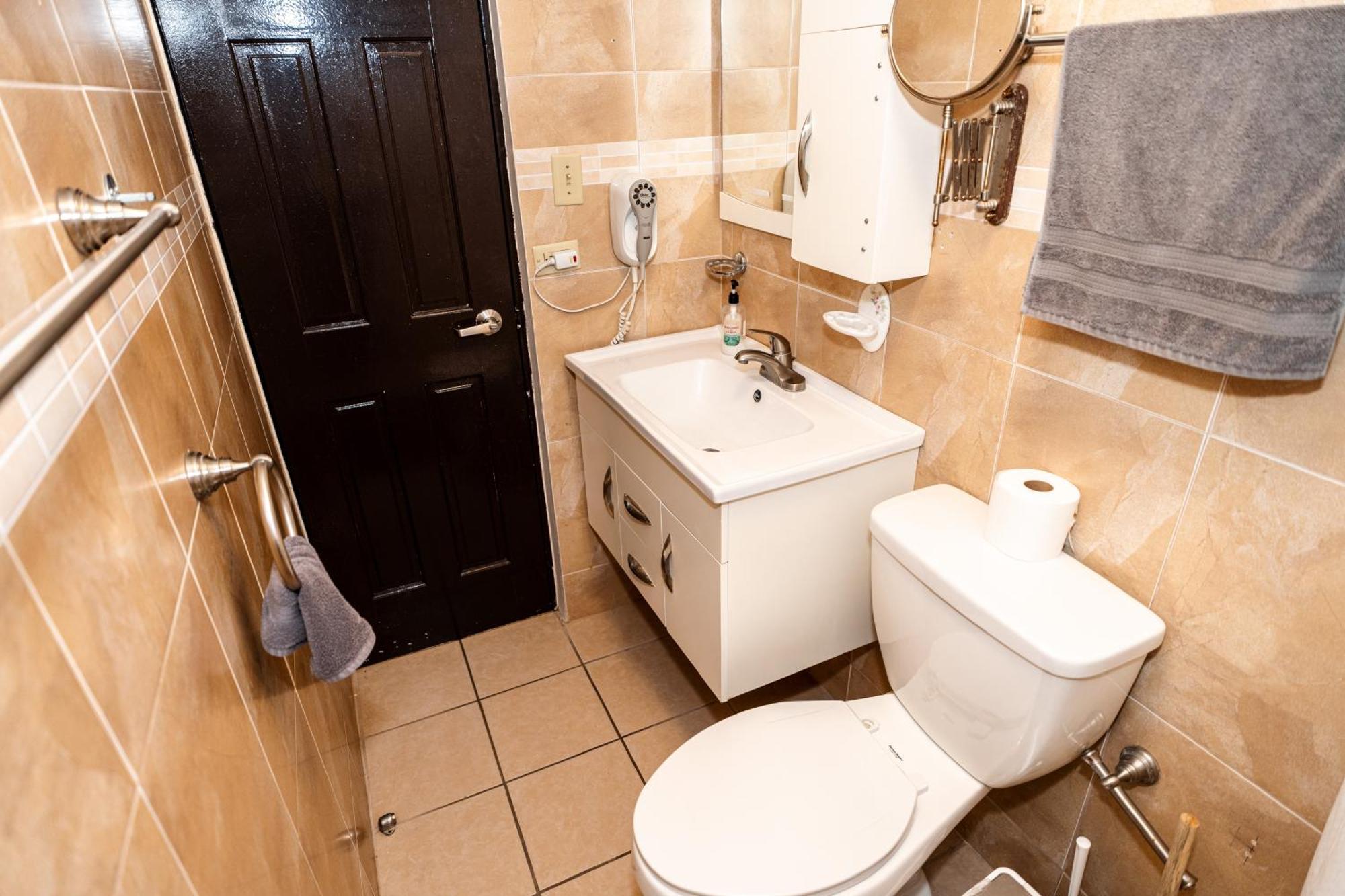 Luxury Retreat With Private Jacuzzi And Mountain Views Free Parking Leilighet Ponce Eksteriør bilde
