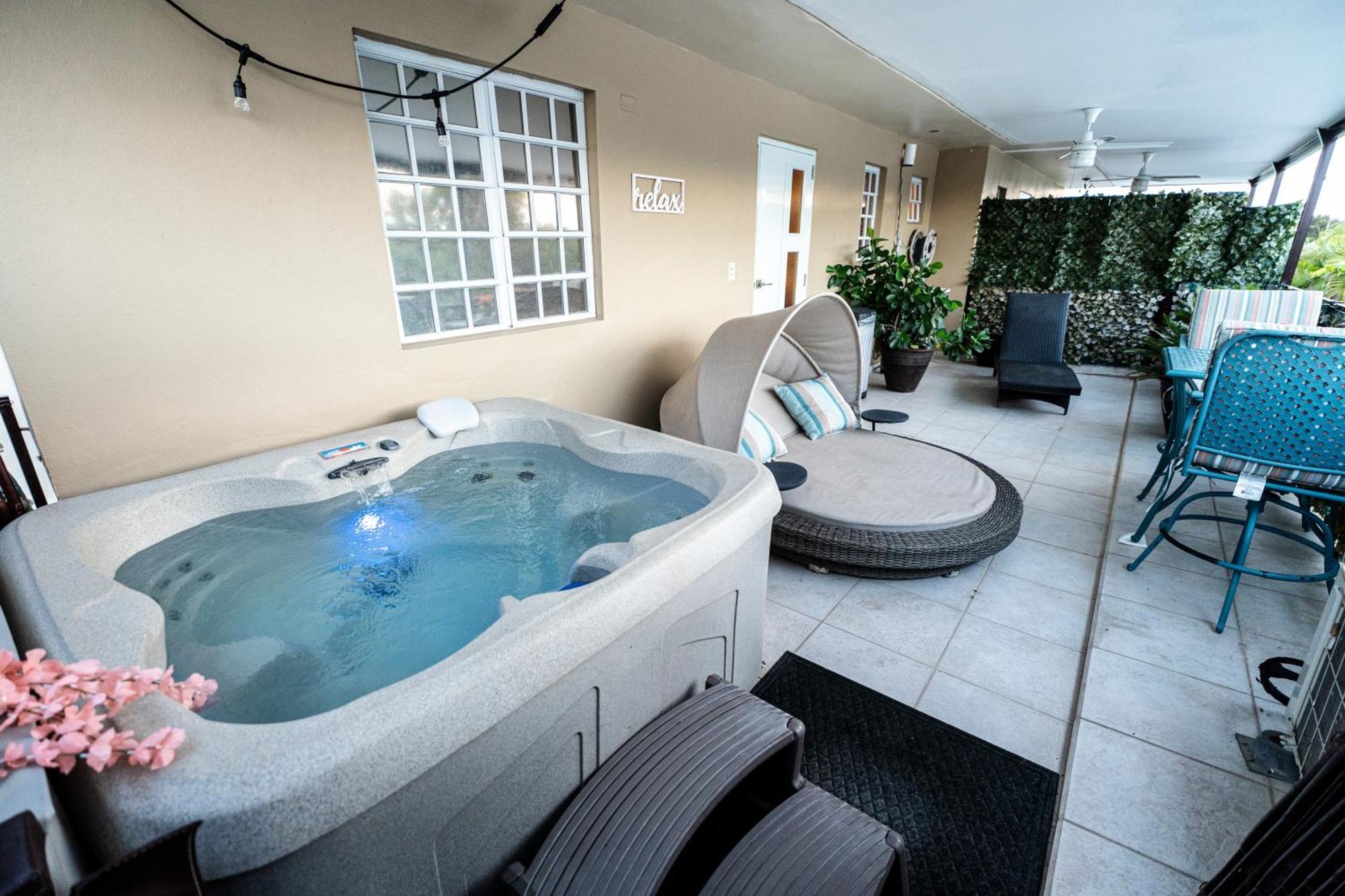 Luxury Retreat With Private Jacuzzi And Mountain Views Free Parking Leilighet Ponce Eksteriør bilde